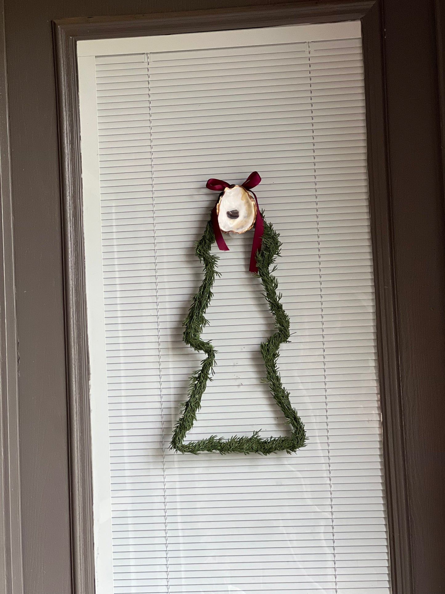 Christmas tree oyster shell door hanger