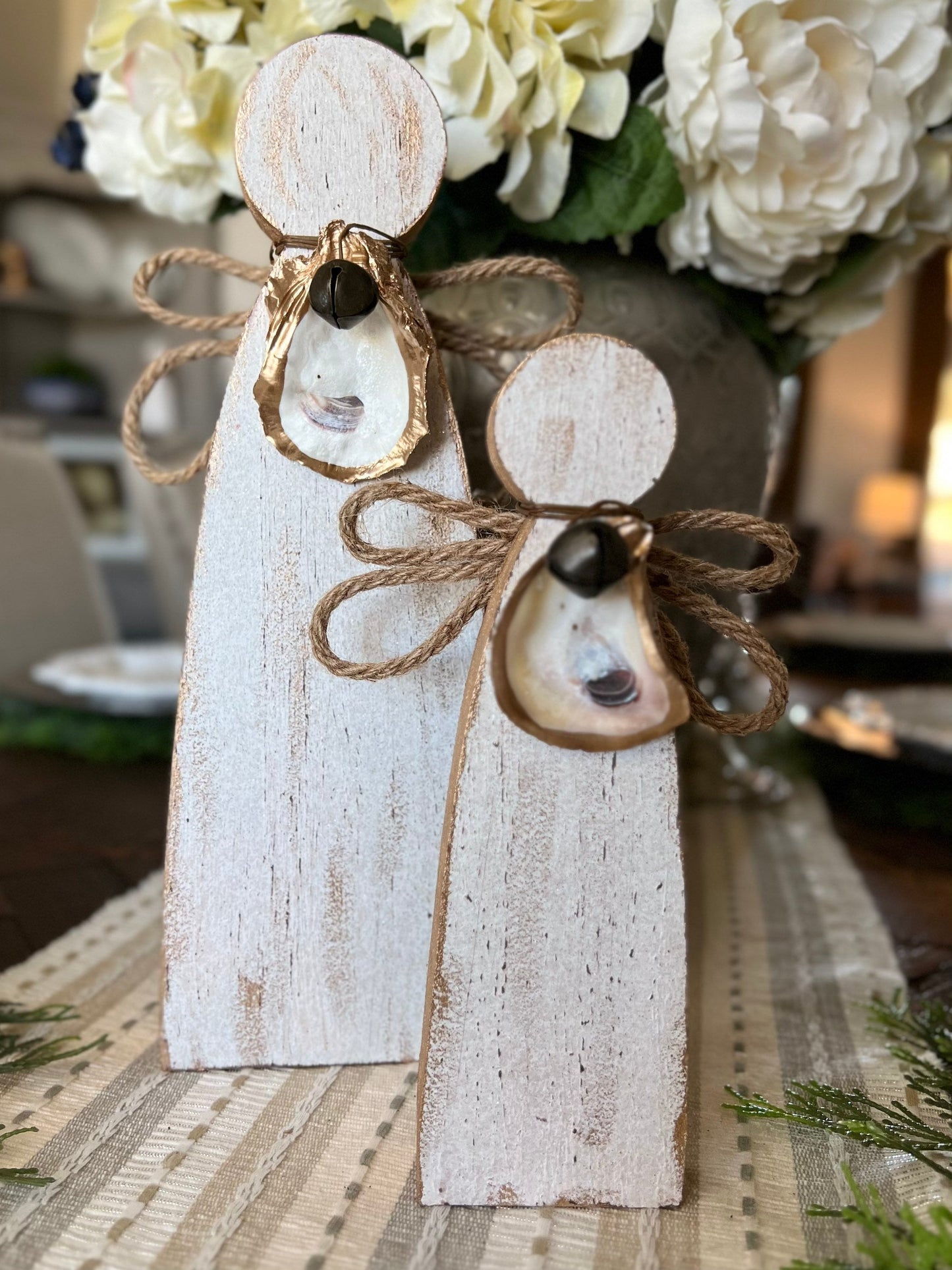 Small Angel oyster shell sitter