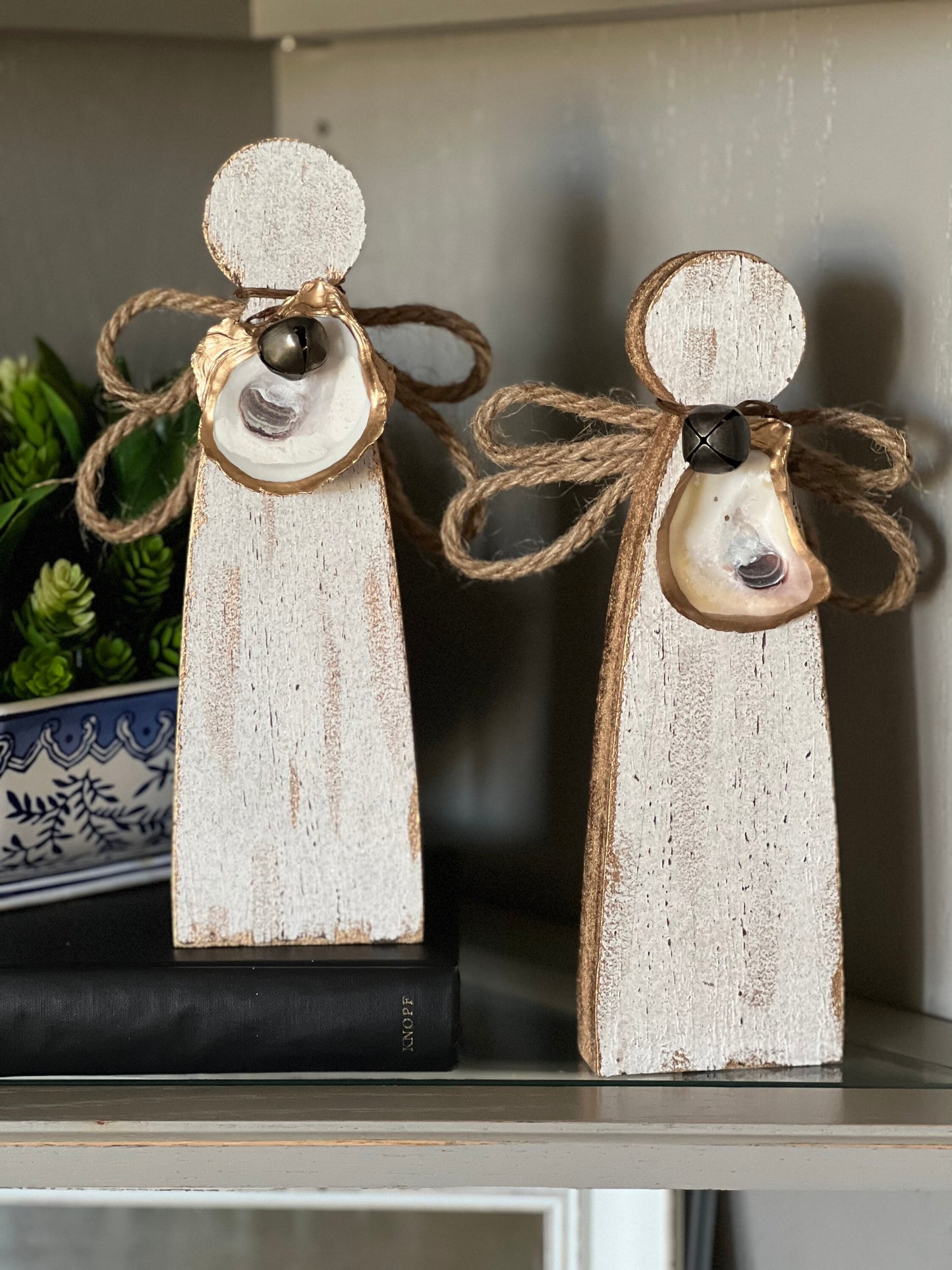 Small Angel oyster shell sitter