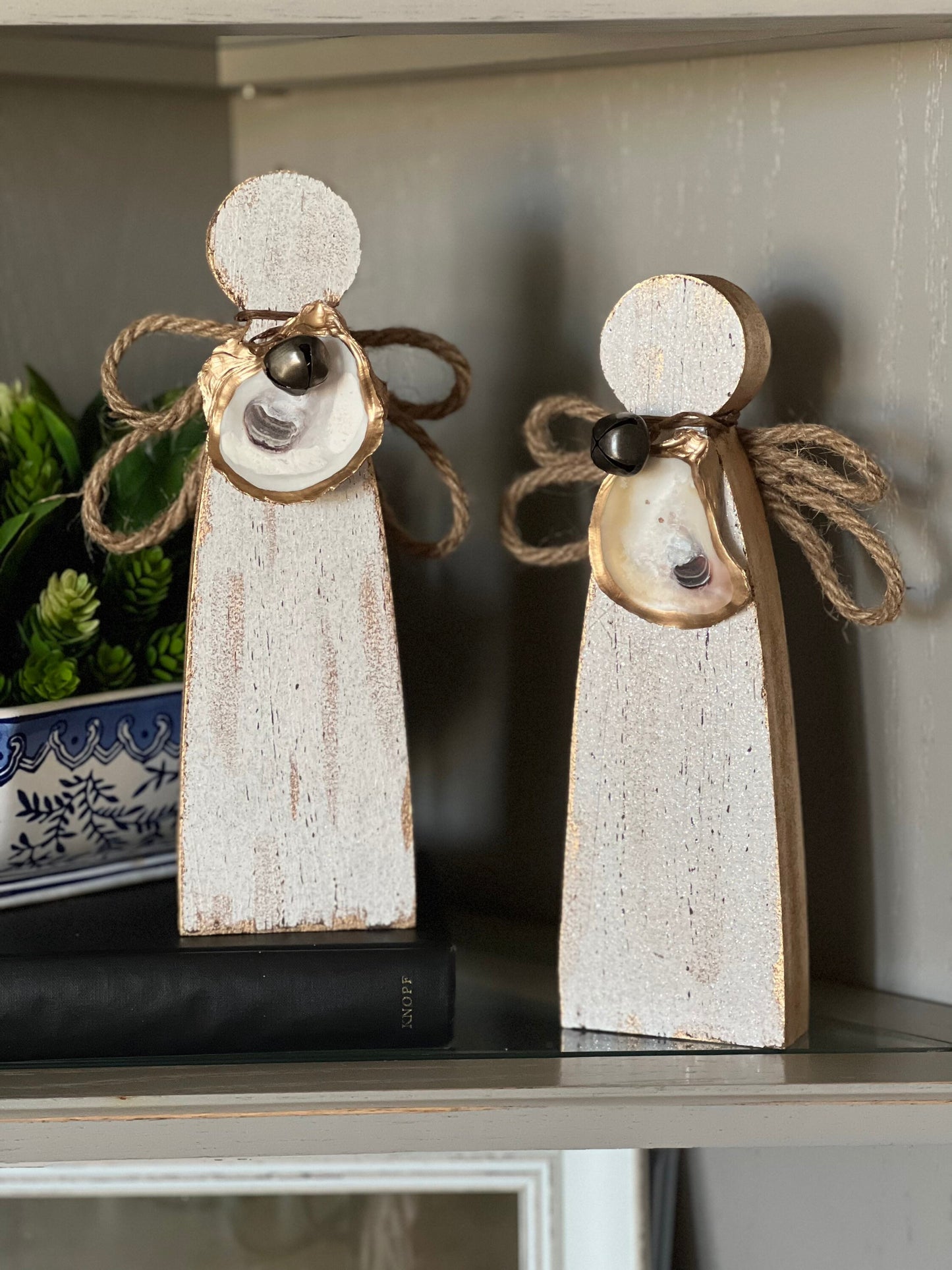 Small Angel oyster shell sitter