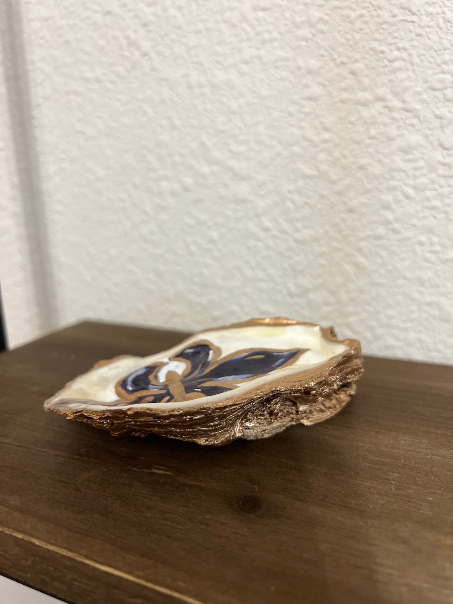 Hand painted Fleur de lis oyster trinket