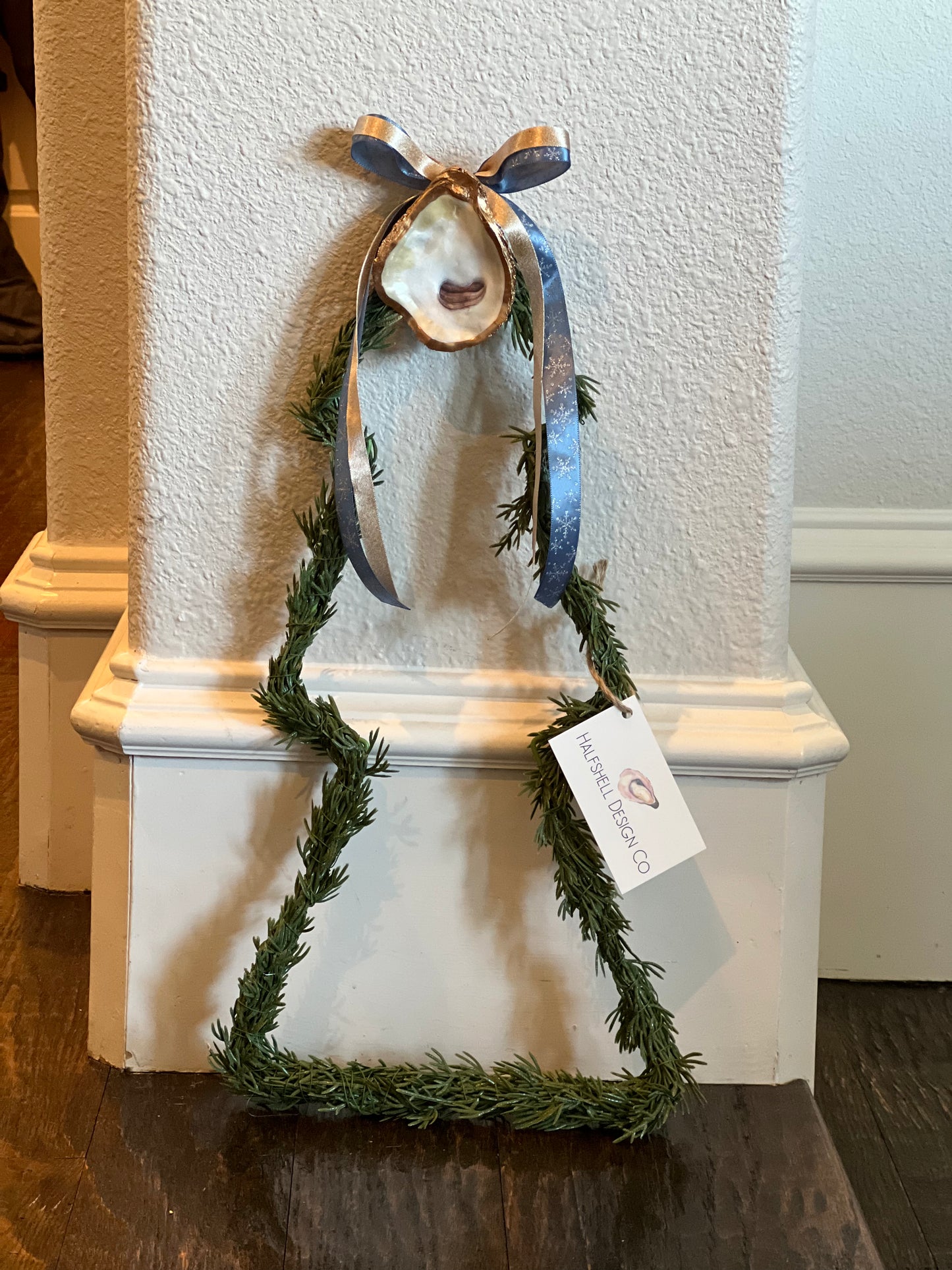 Christmas tree oyster shell door hanger