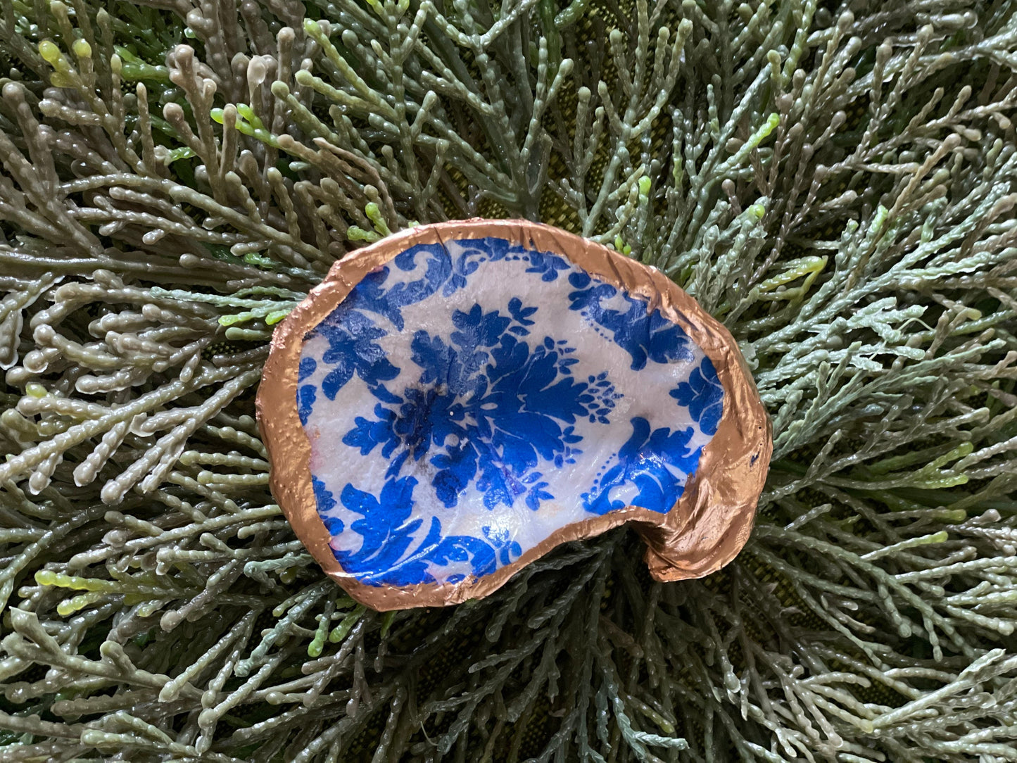 Blue and white Chinoiserie decoupaged oyster shell trivet dish/jewelry tray