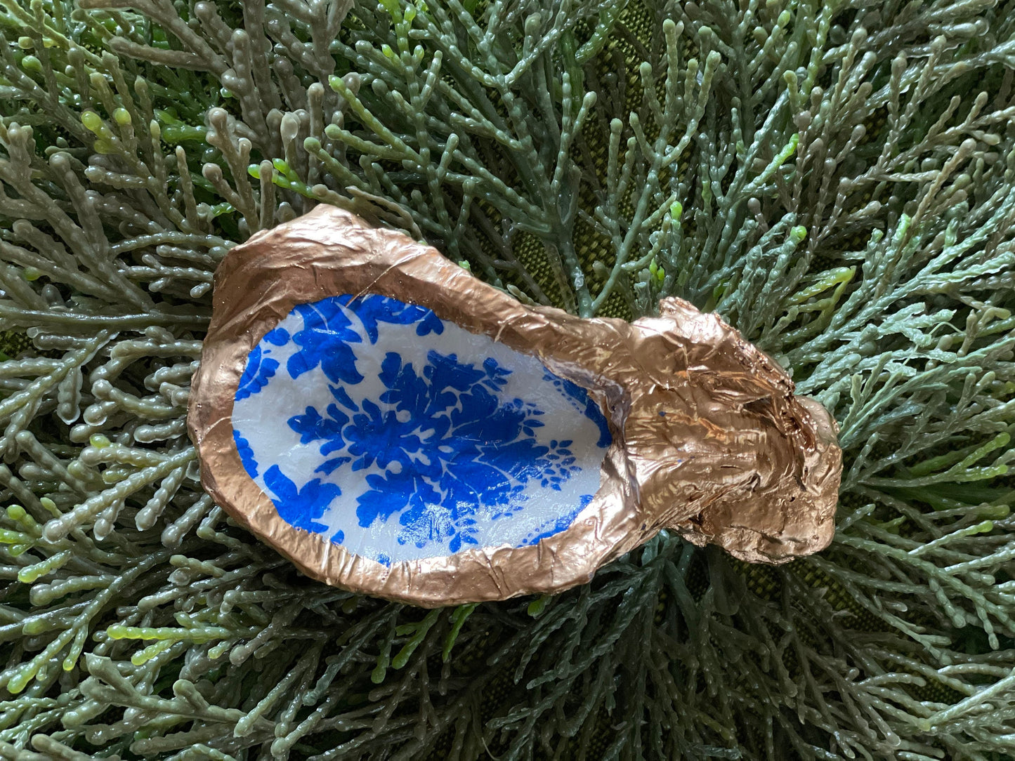 Blue and white Chinoiserie decoupaged oyster shell trivet dish/jewelry tray
