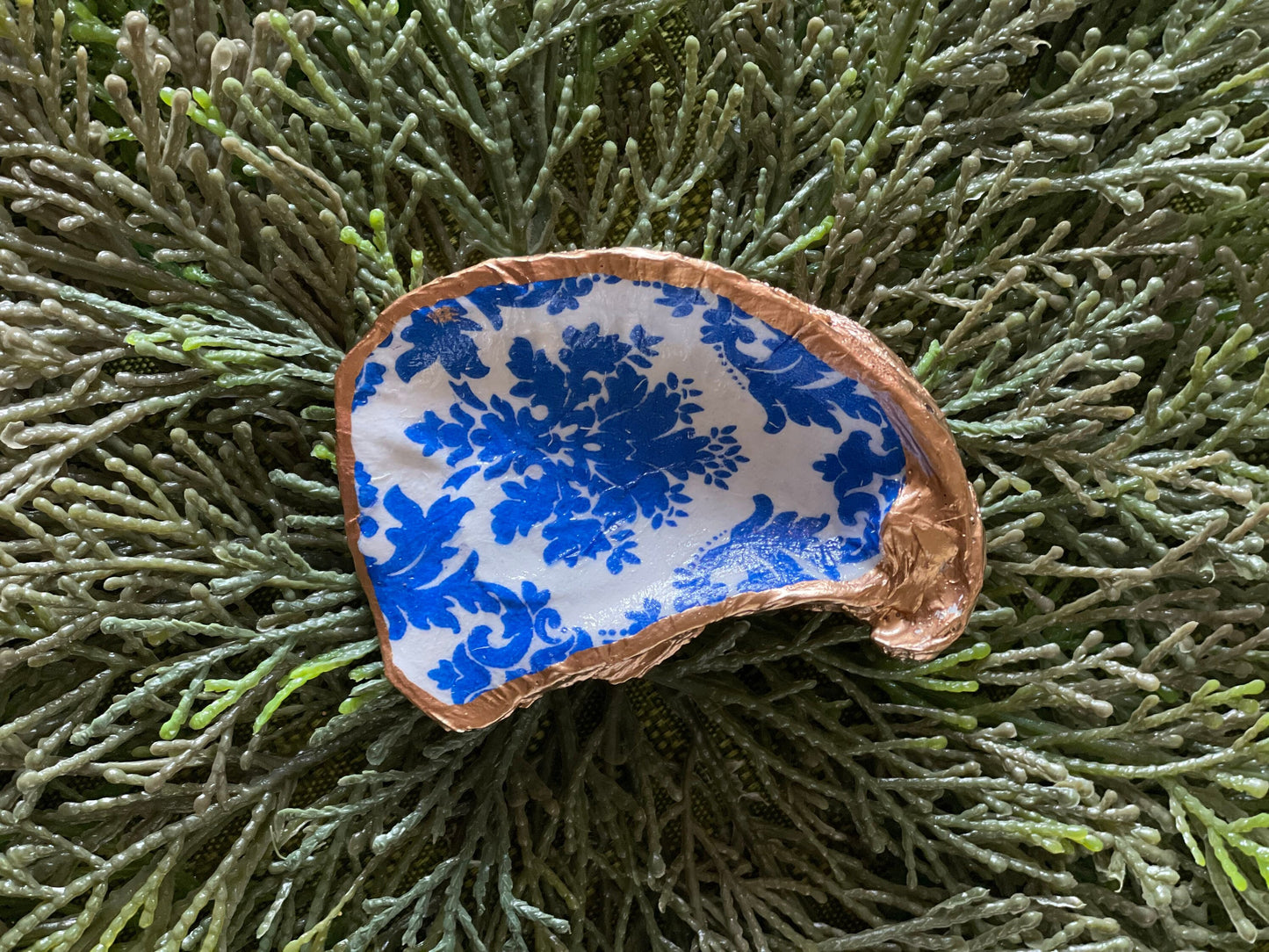 Blue and white Chinoiserie decoupaged oyster shell trivet dish/jewelry tray