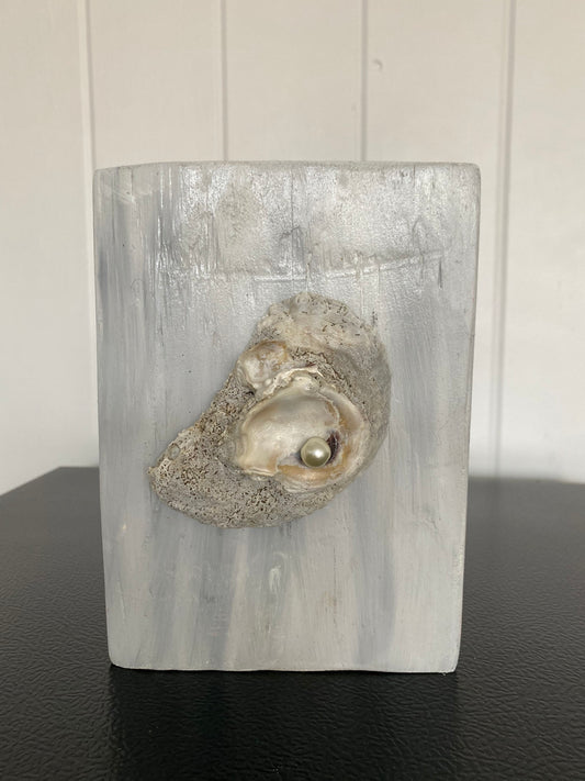 Oyster decor on wooden block