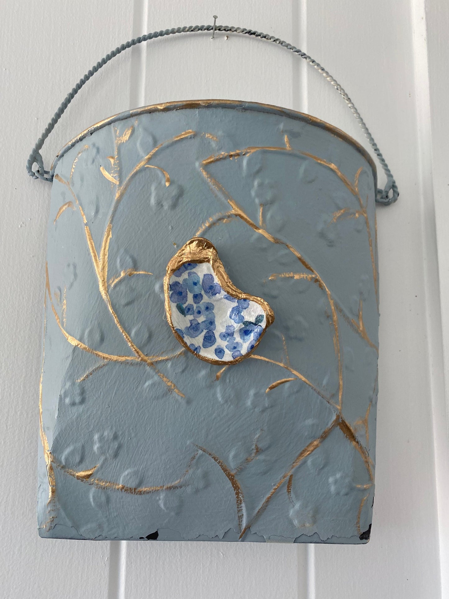 Oyster wall planter