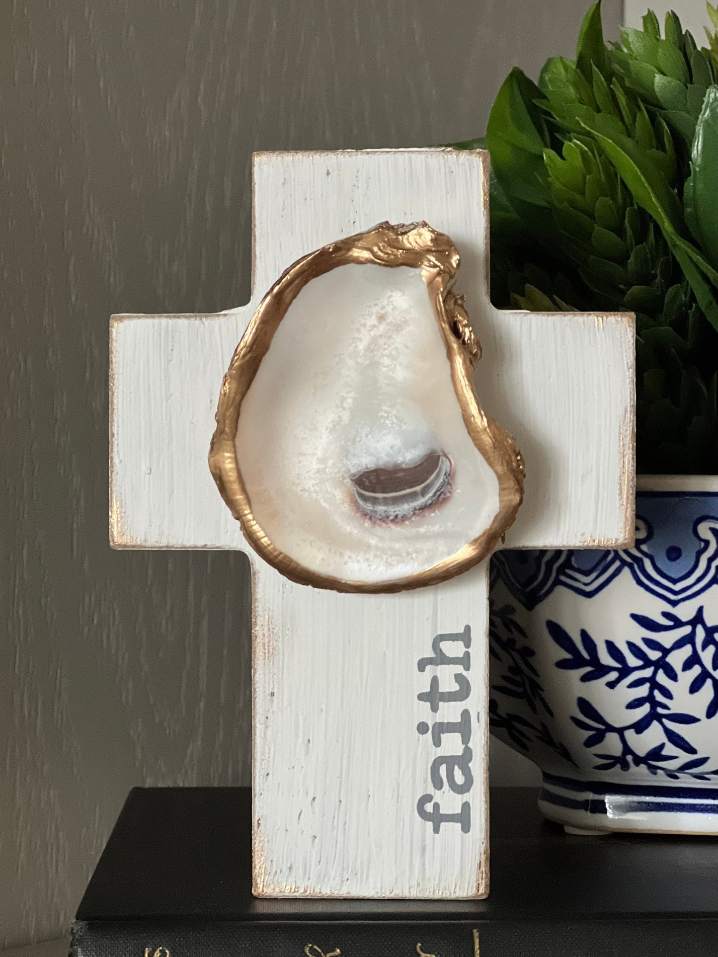 Oyster cross accent
