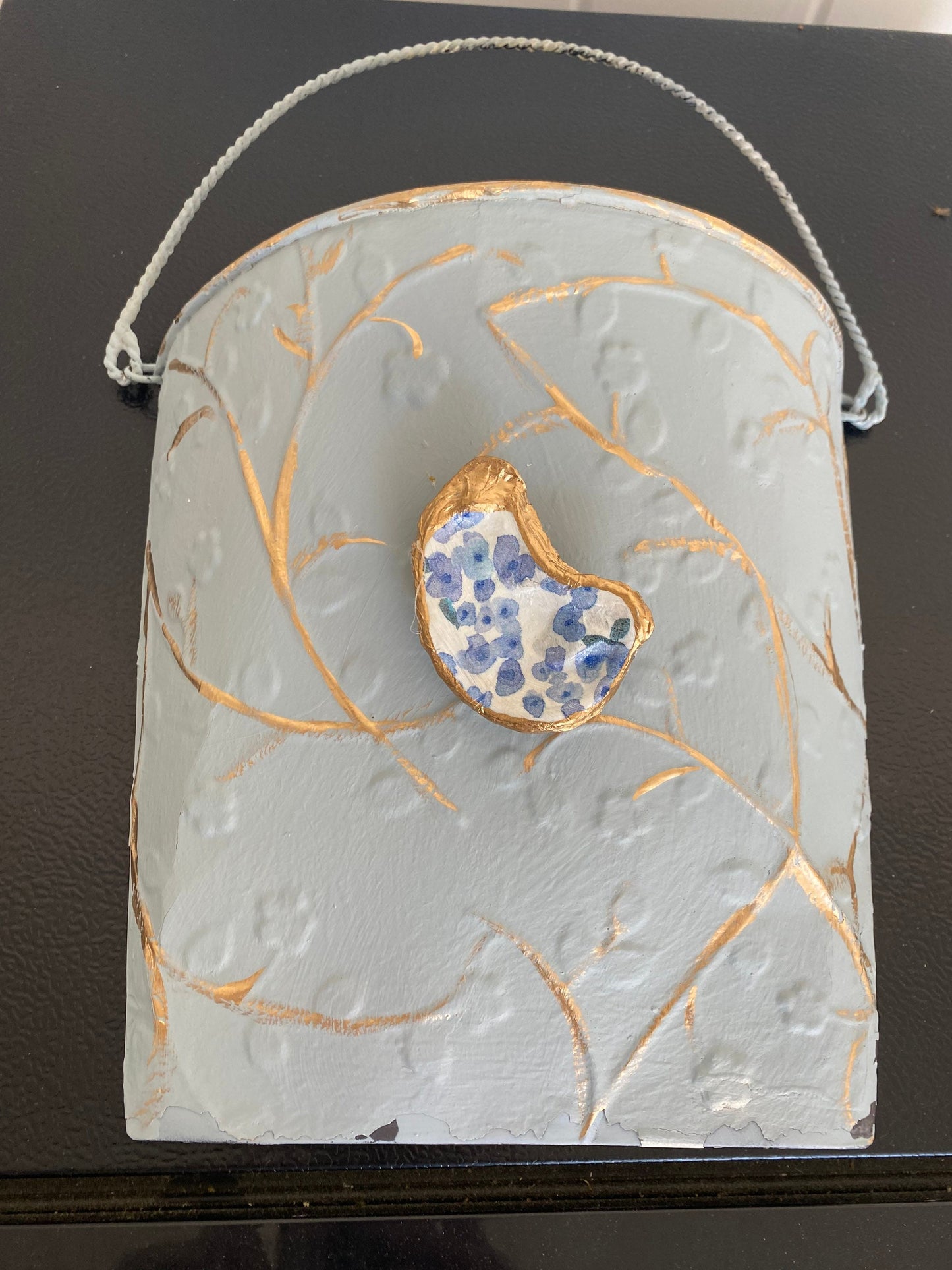 Oyster wall planter