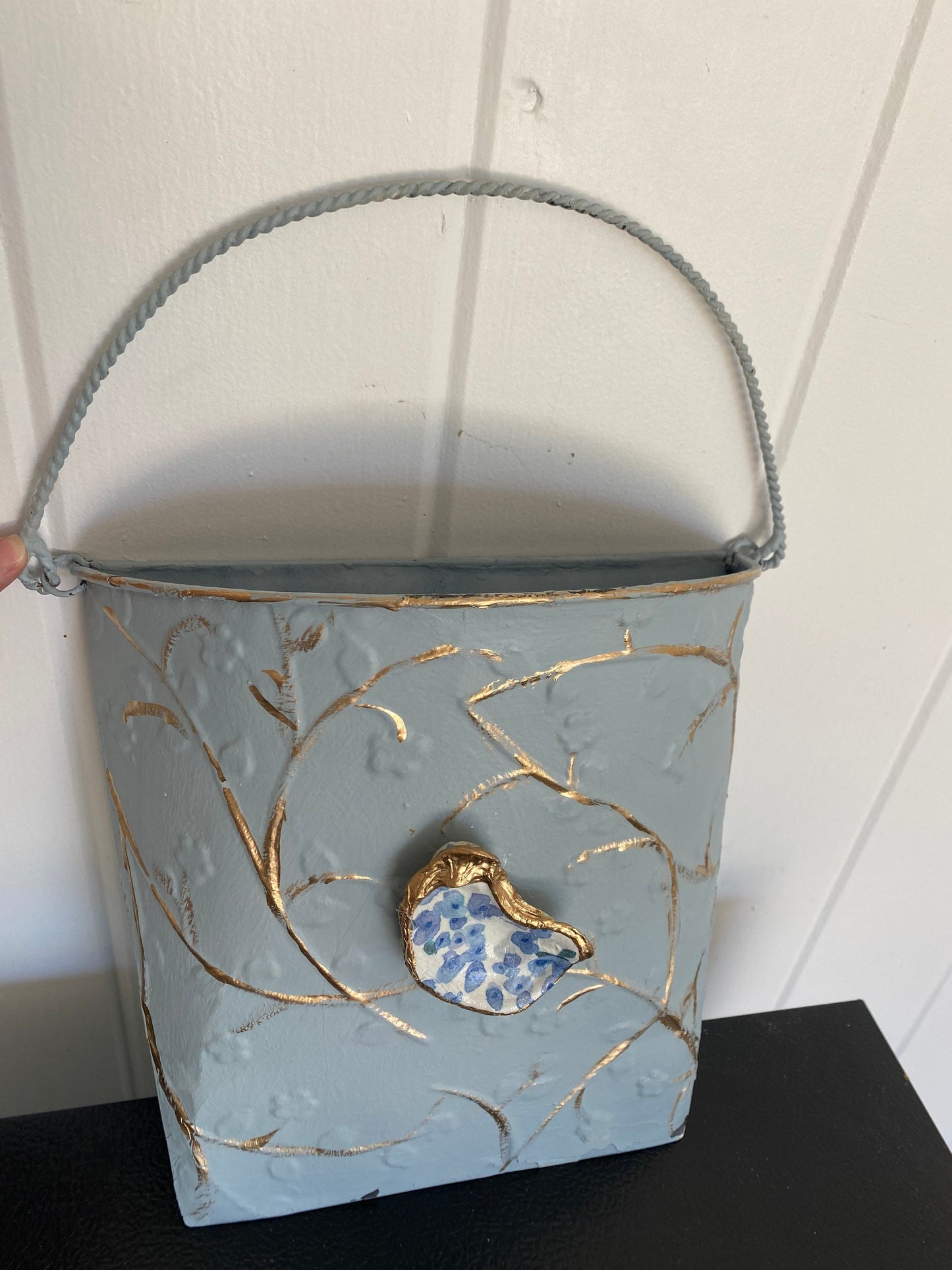 Oyster wall planter