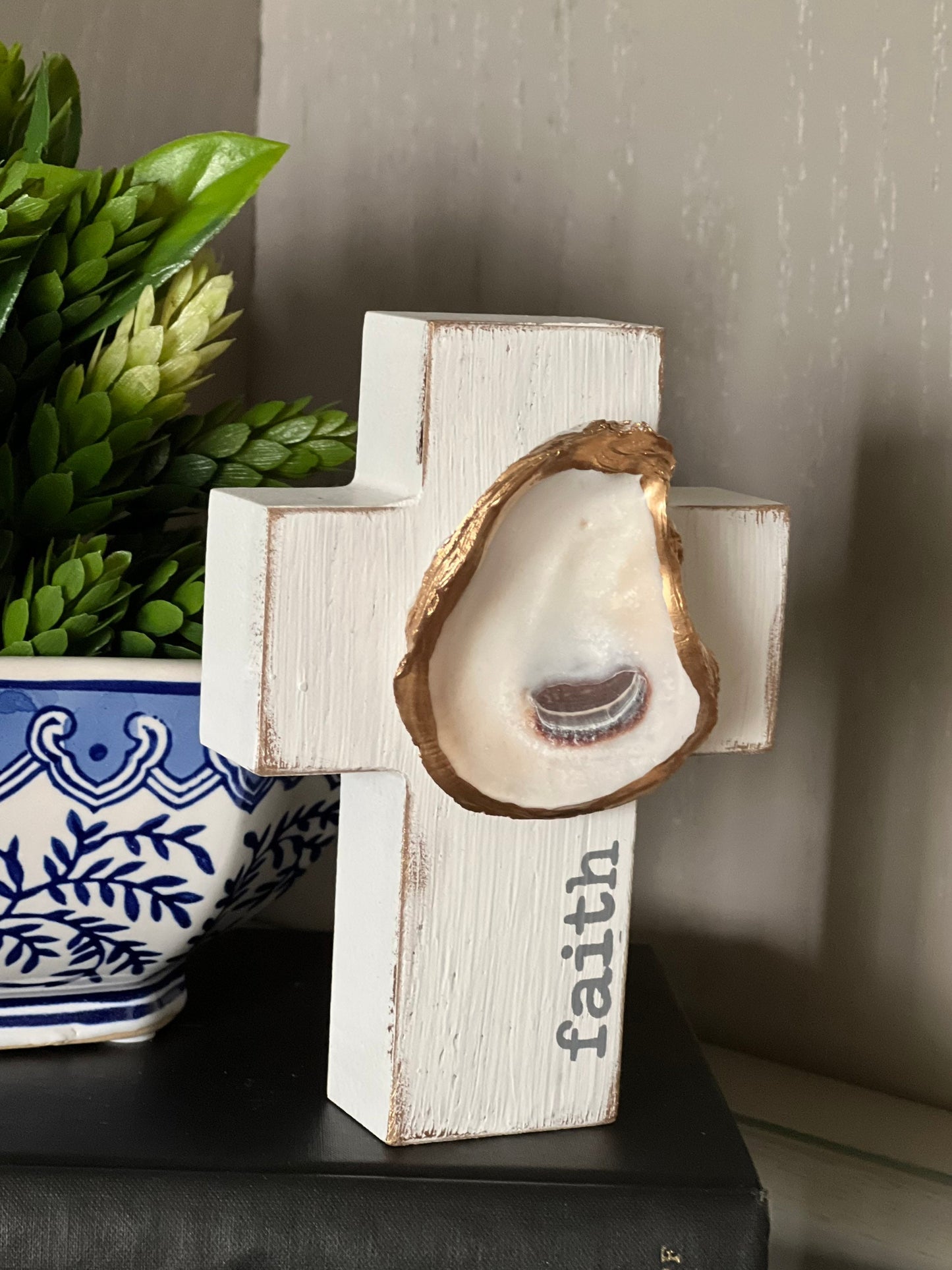 Oyster cross accent