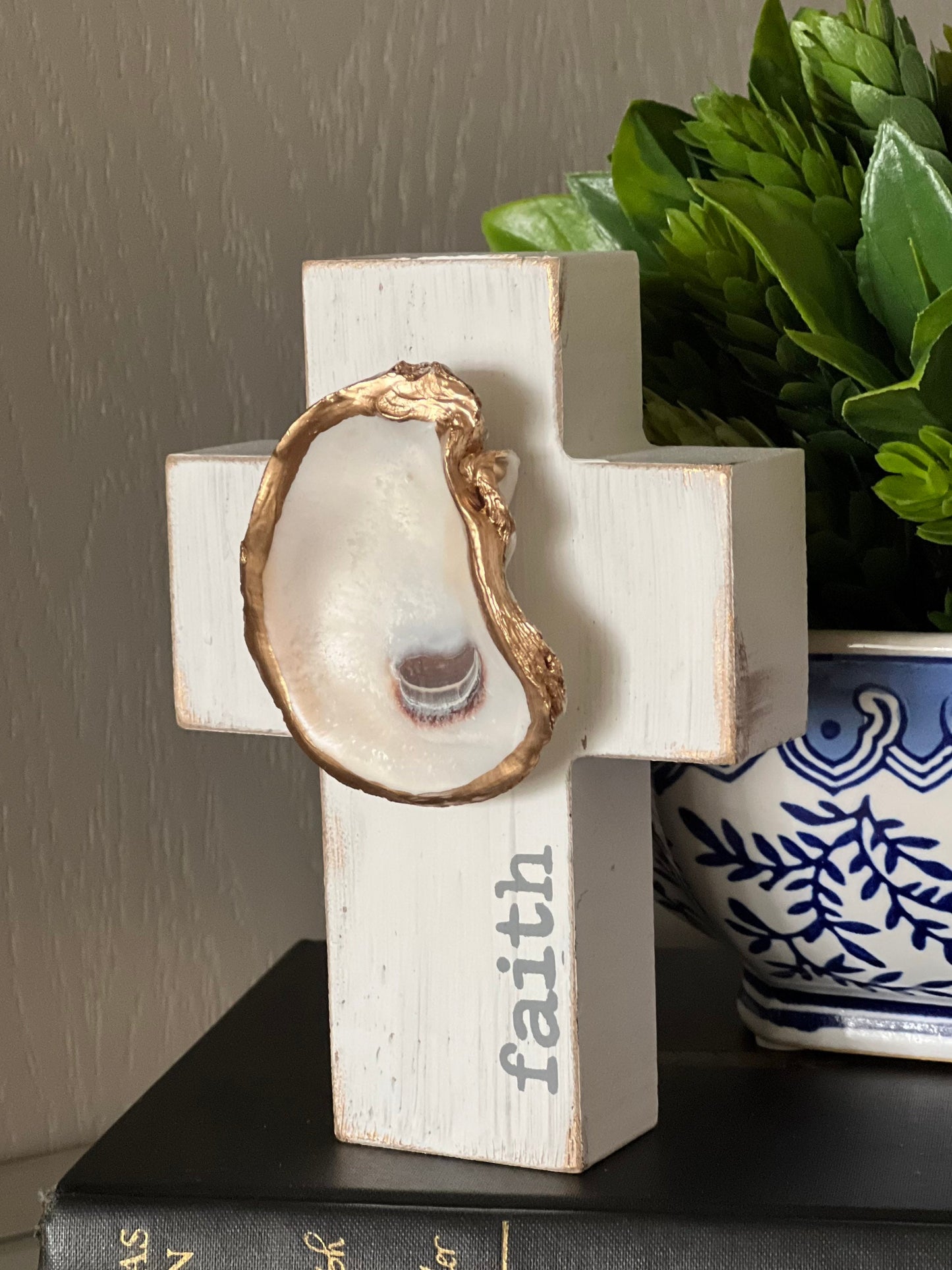 Oyster cross accent