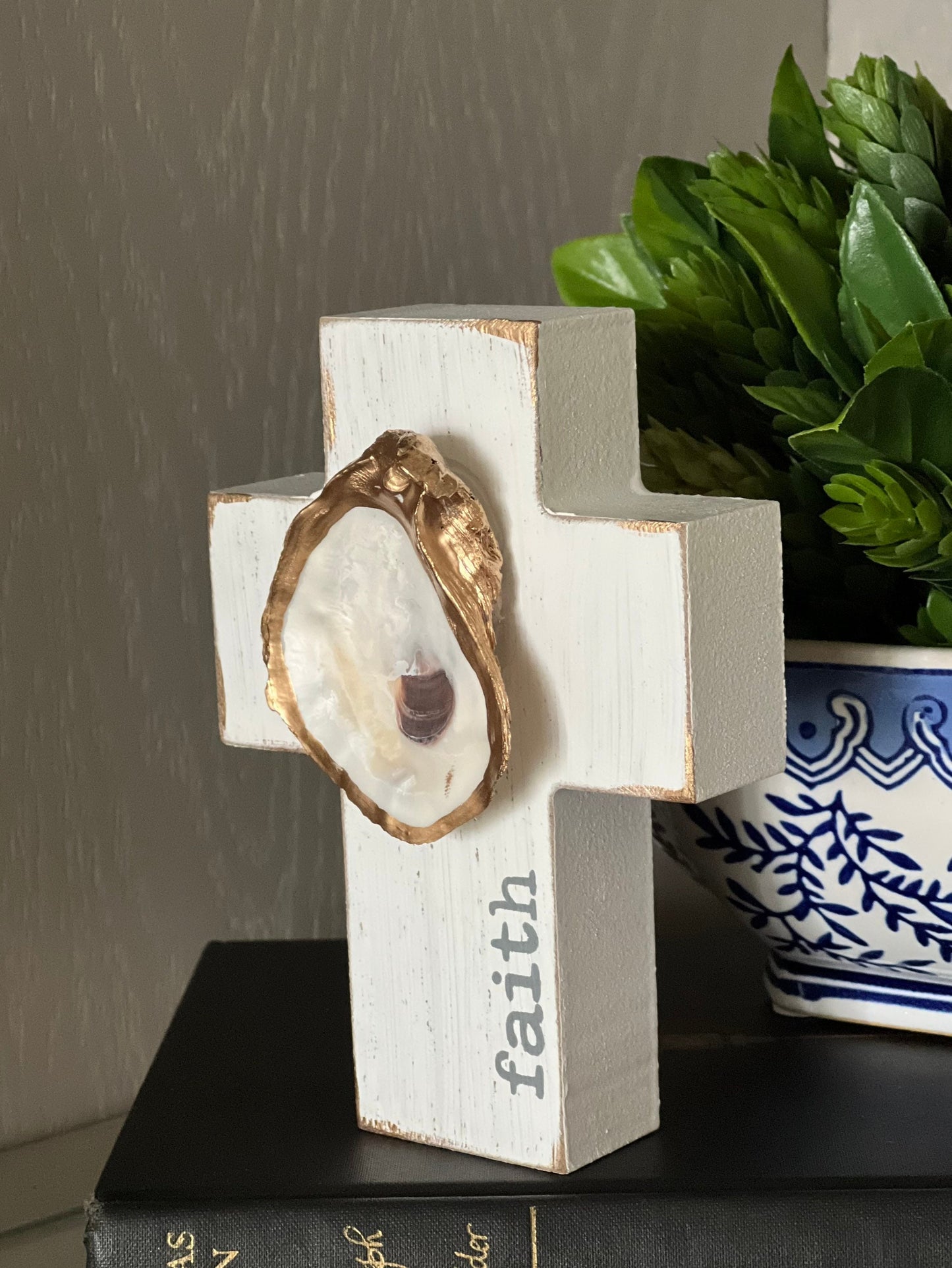 Oyster cross accent