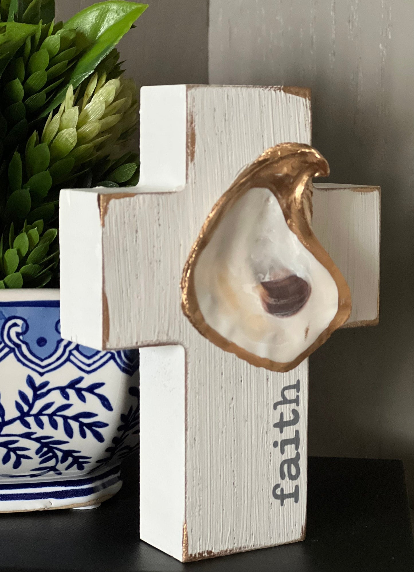 Oyster cross accent