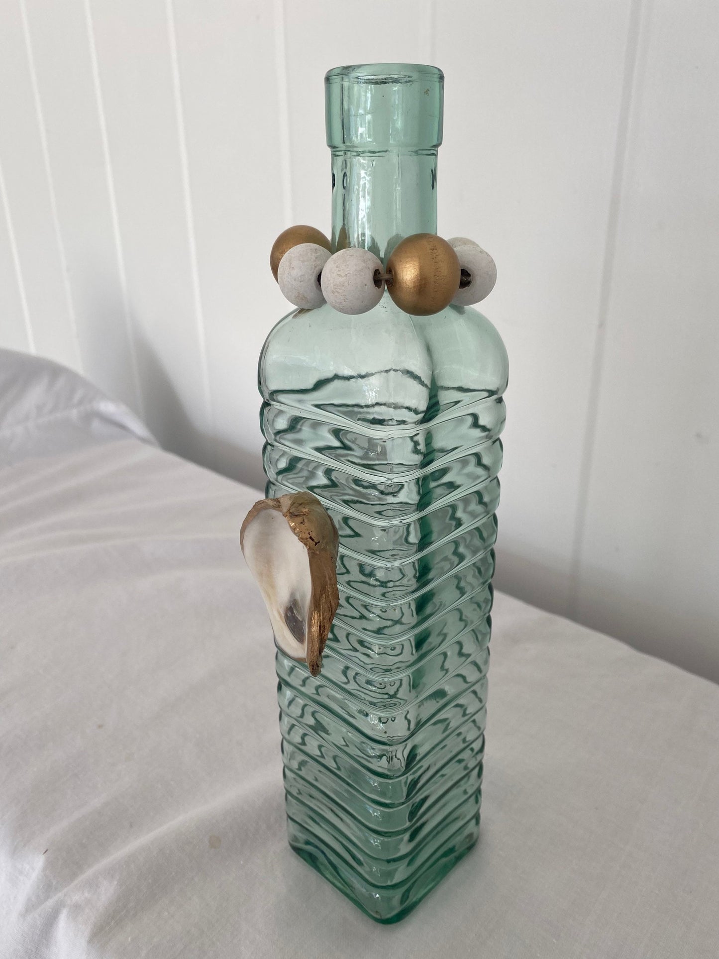 Decorative vase with gilded oyster accent