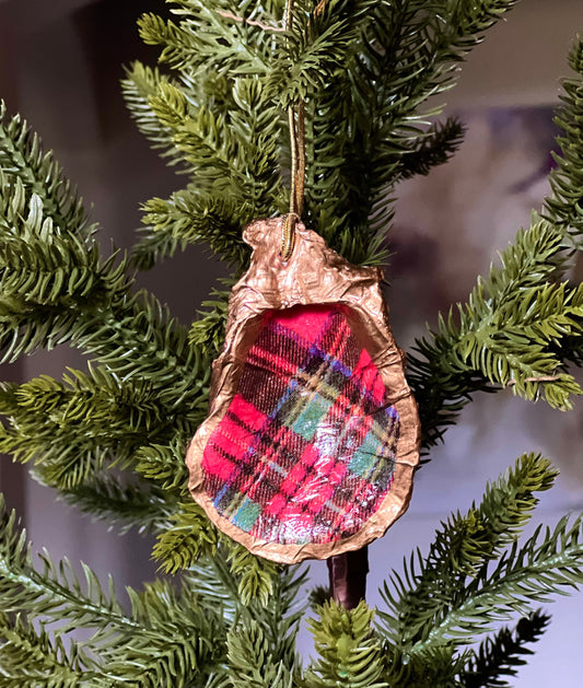 Decoupaged and gilded oyster shell ornament