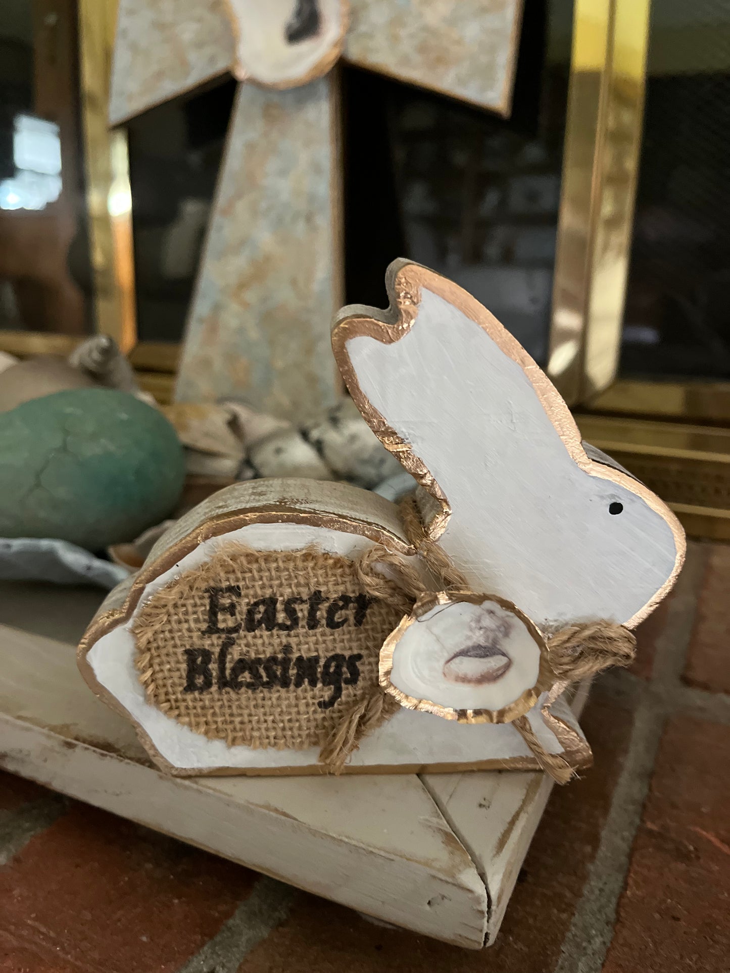 Easter bunny oyster accent