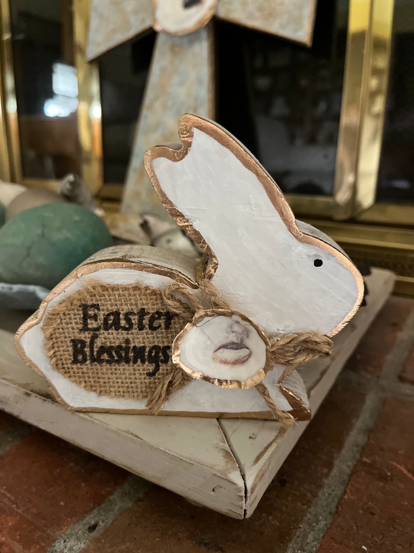 Easter bunny oyster accent